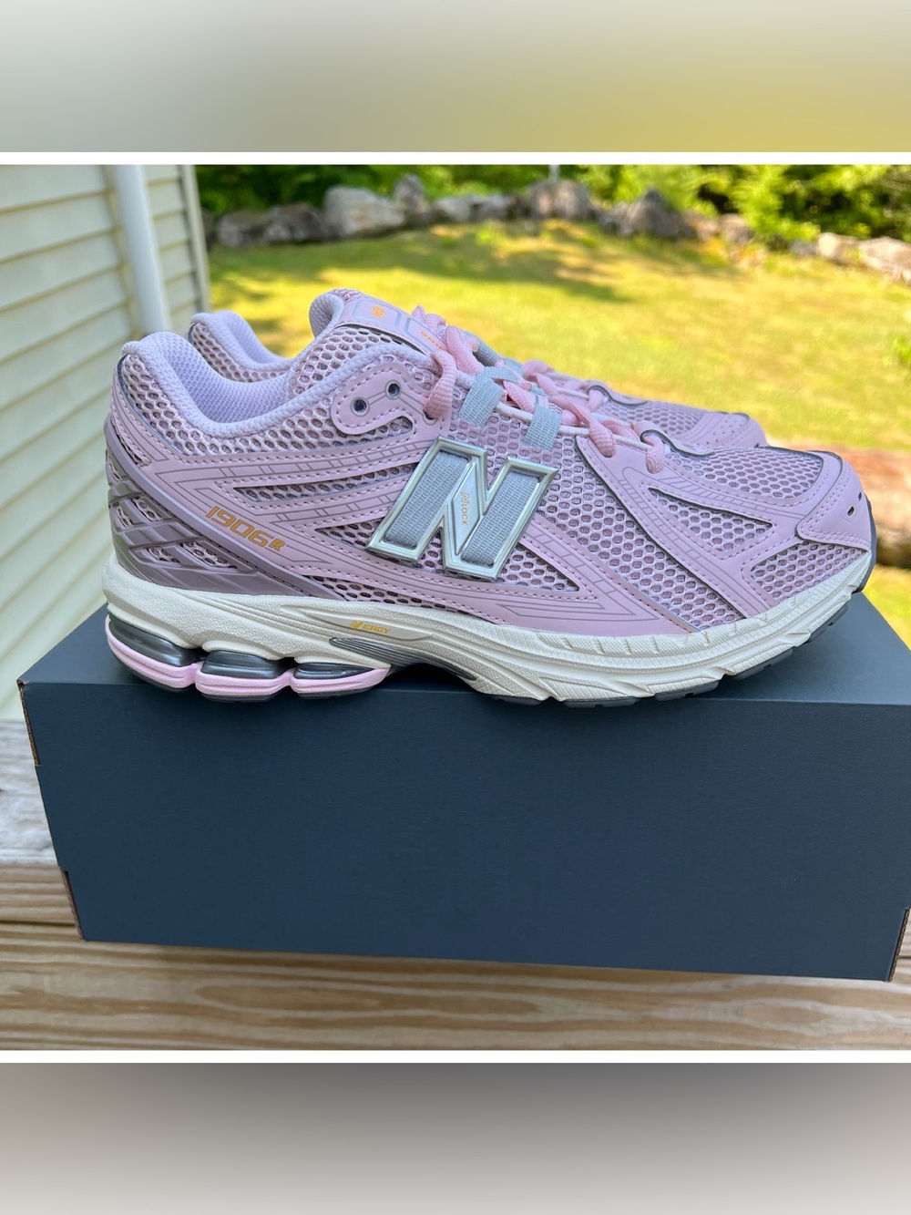 New Balance 1906 Lace. Youth 6.5/ woman’s 8. *NEW*